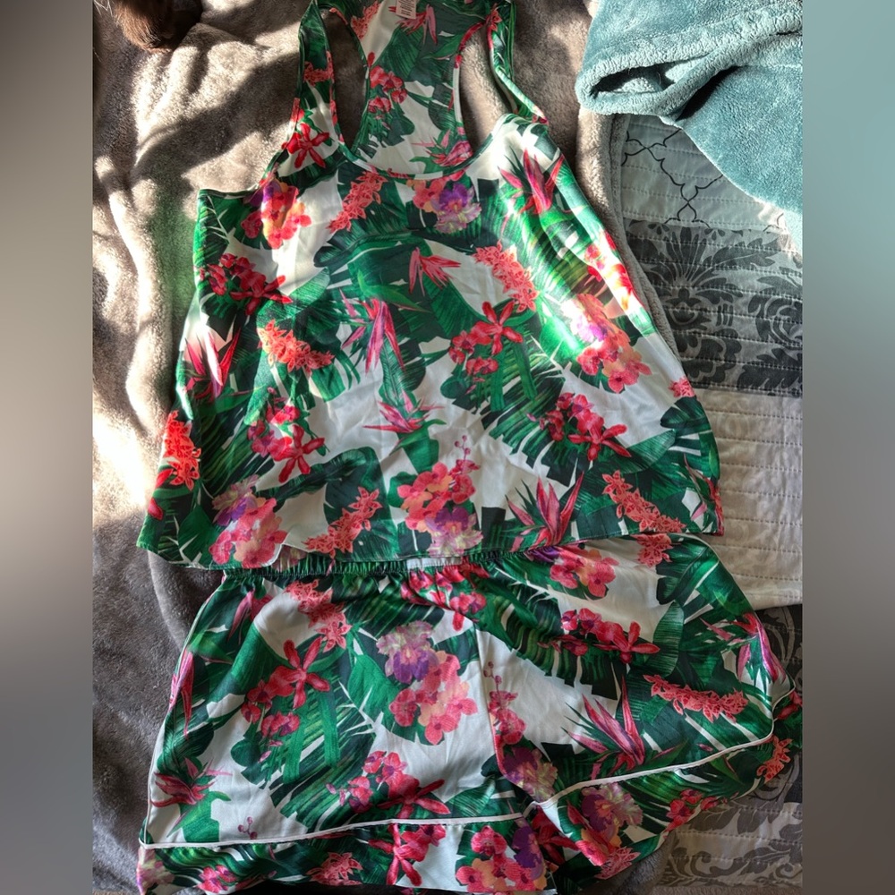 NWOT Victorias Secret Tropical Pajama Set